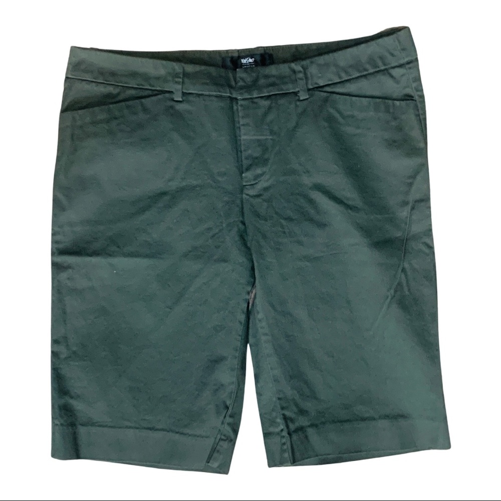 Mossimo Target, Size 8, stretchy Bermuda shorts